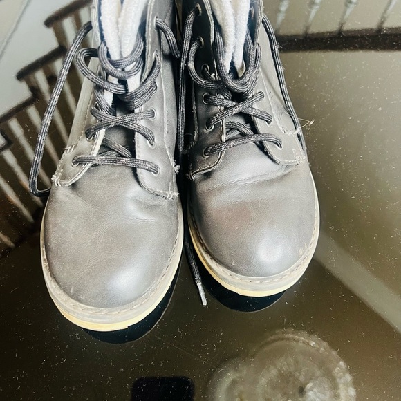Boys size 3 Gray Lace-Up Boots - Picture 2 of 5